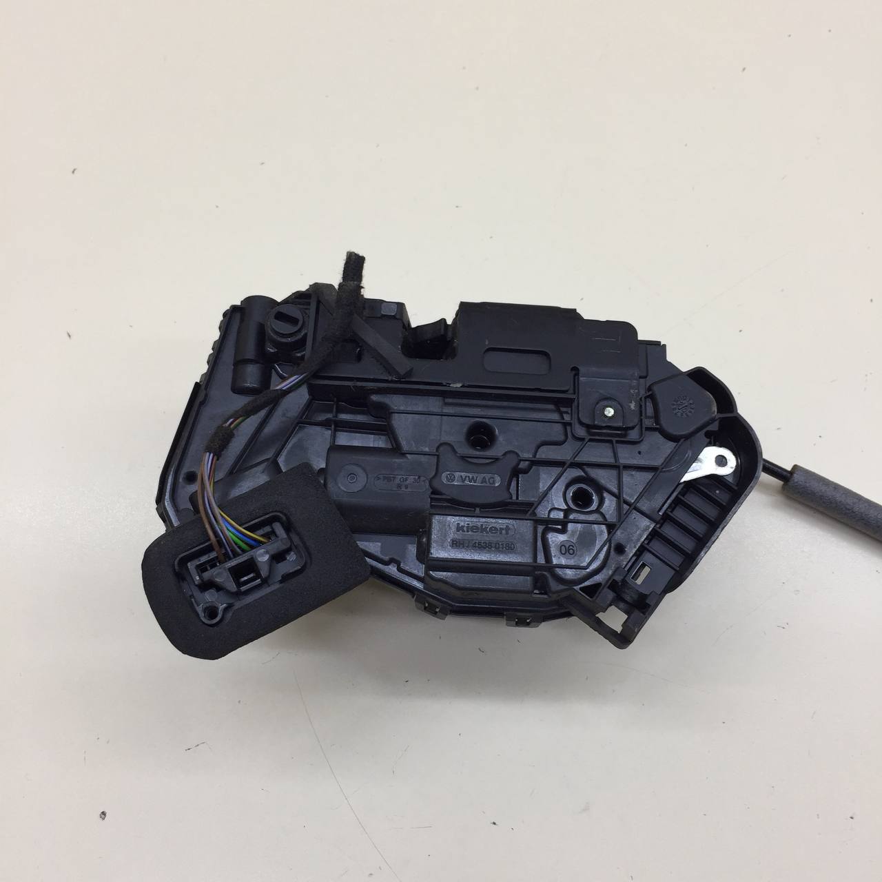 Замок двери задней правой Skoda Octavia (A7) 2013>