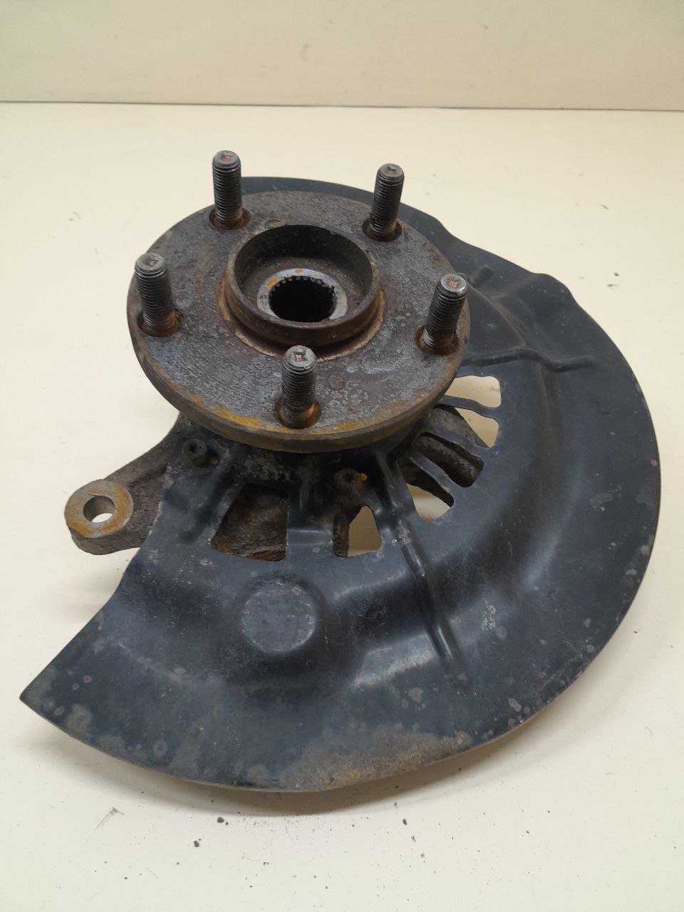 Кулак поворотный передний левый Toyota Camry (XV50) 2011-2017