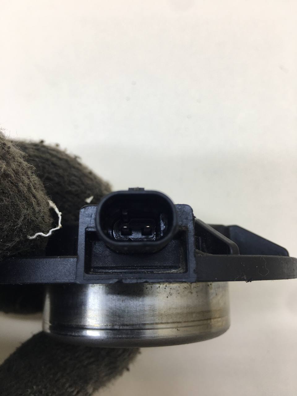 Клапан электромагн. изменения фаз ГРМ Audi A4 (B8) 2007-2011