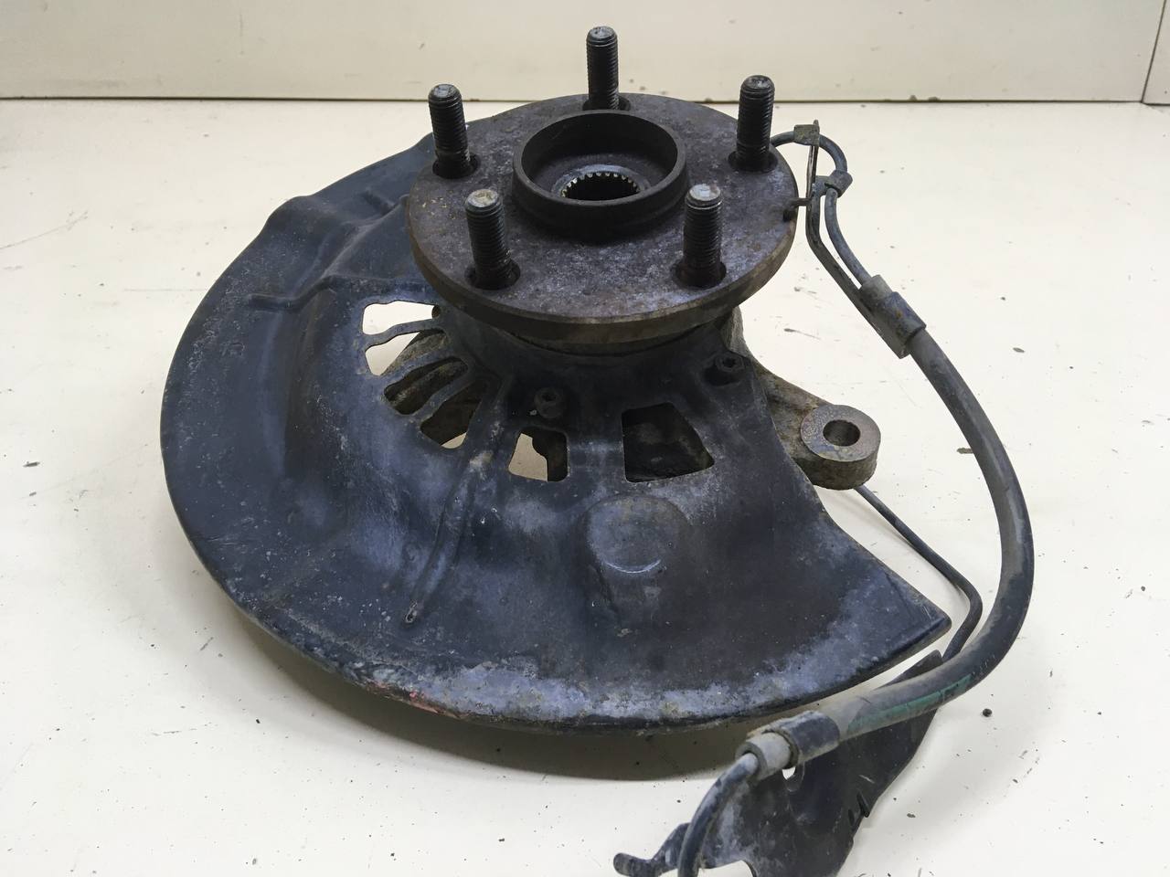 Кулак поворотный передний правый Toyota Camry (XV50) 2011-2017