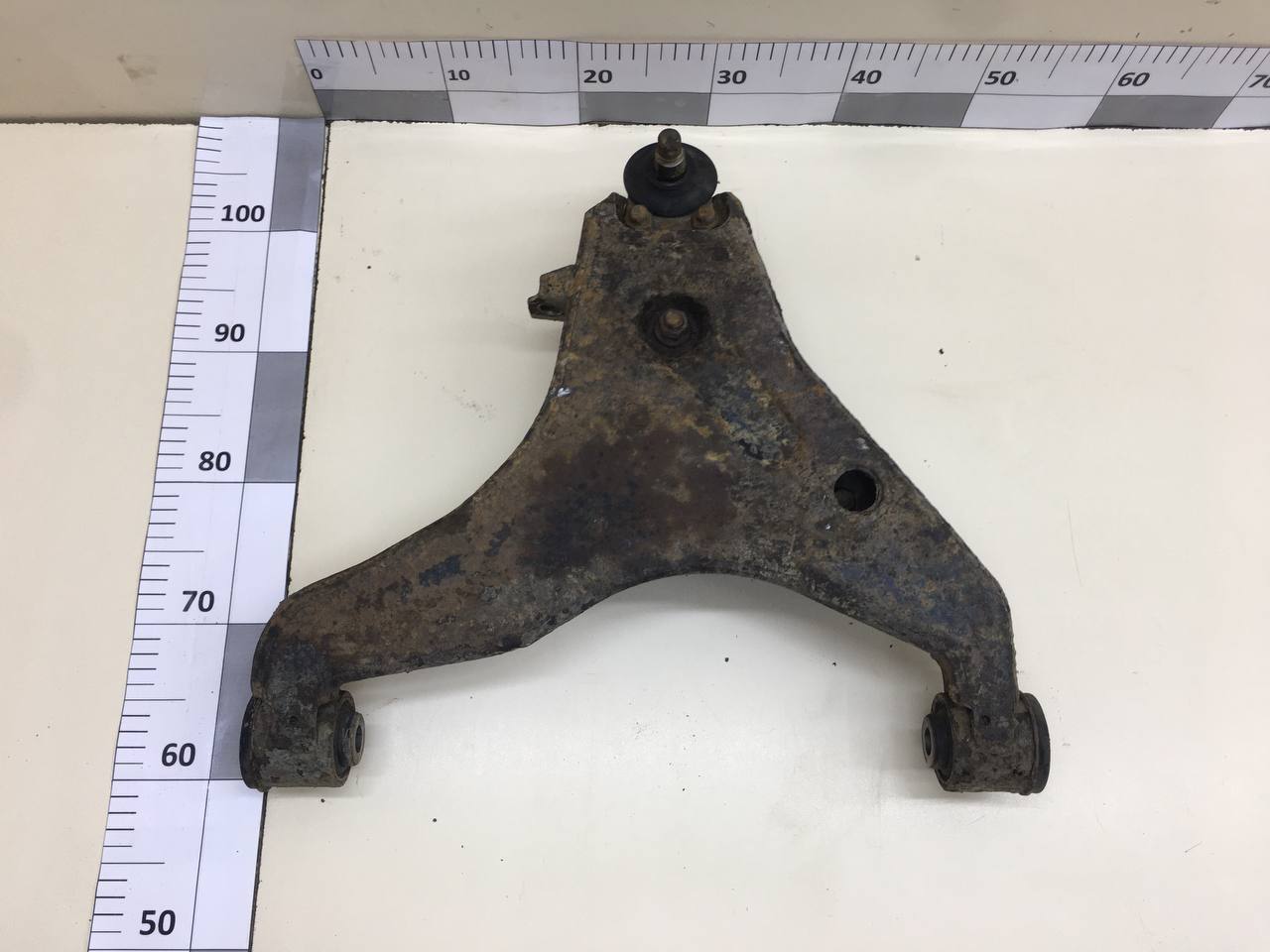 Рычаг передний нижний левый Mitsubishi L200 (KB) 2006-2016