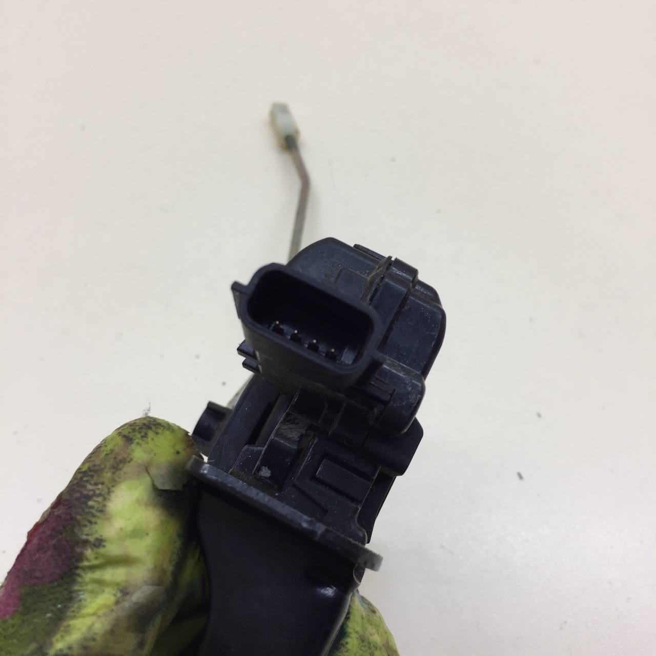 Замок багажника Lada Granta 2011>