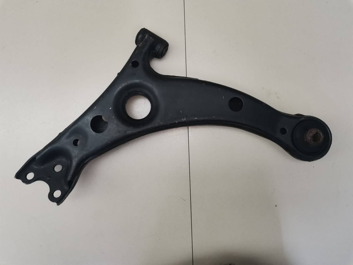 Рычаг передний правый Toyota Caldina (T190) 1992-1995