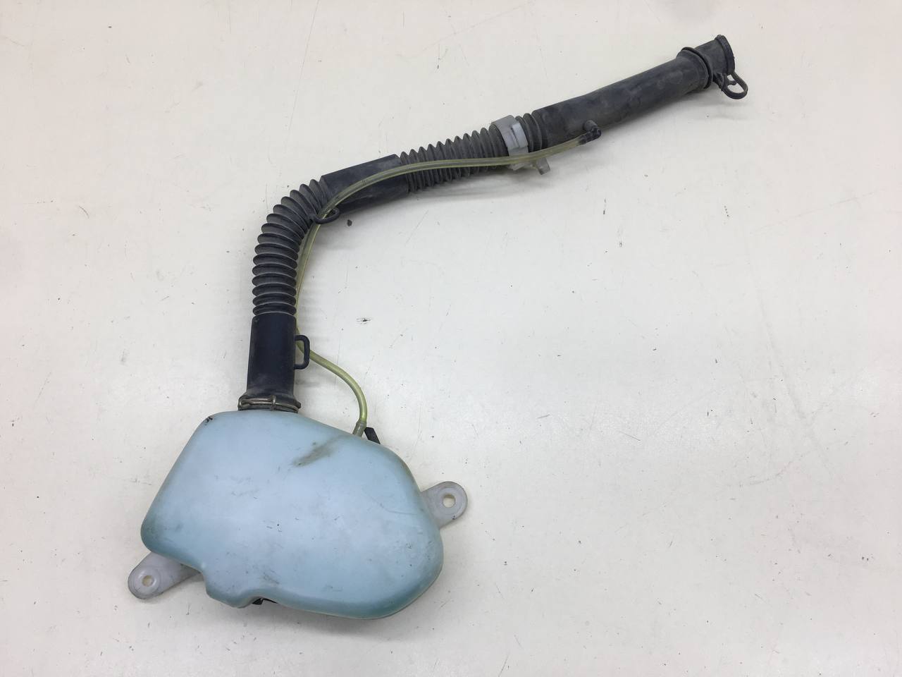 Бачок омывателя Mitsubishi Pajero/Montero Sport (K9) 1997-2008