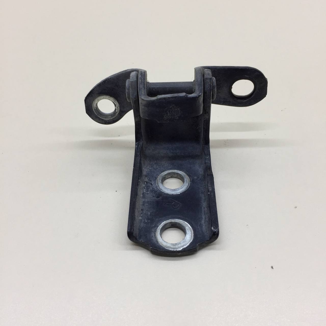 Петля двери задней правой нижняя Toyota Auris (E150) 2006-2012