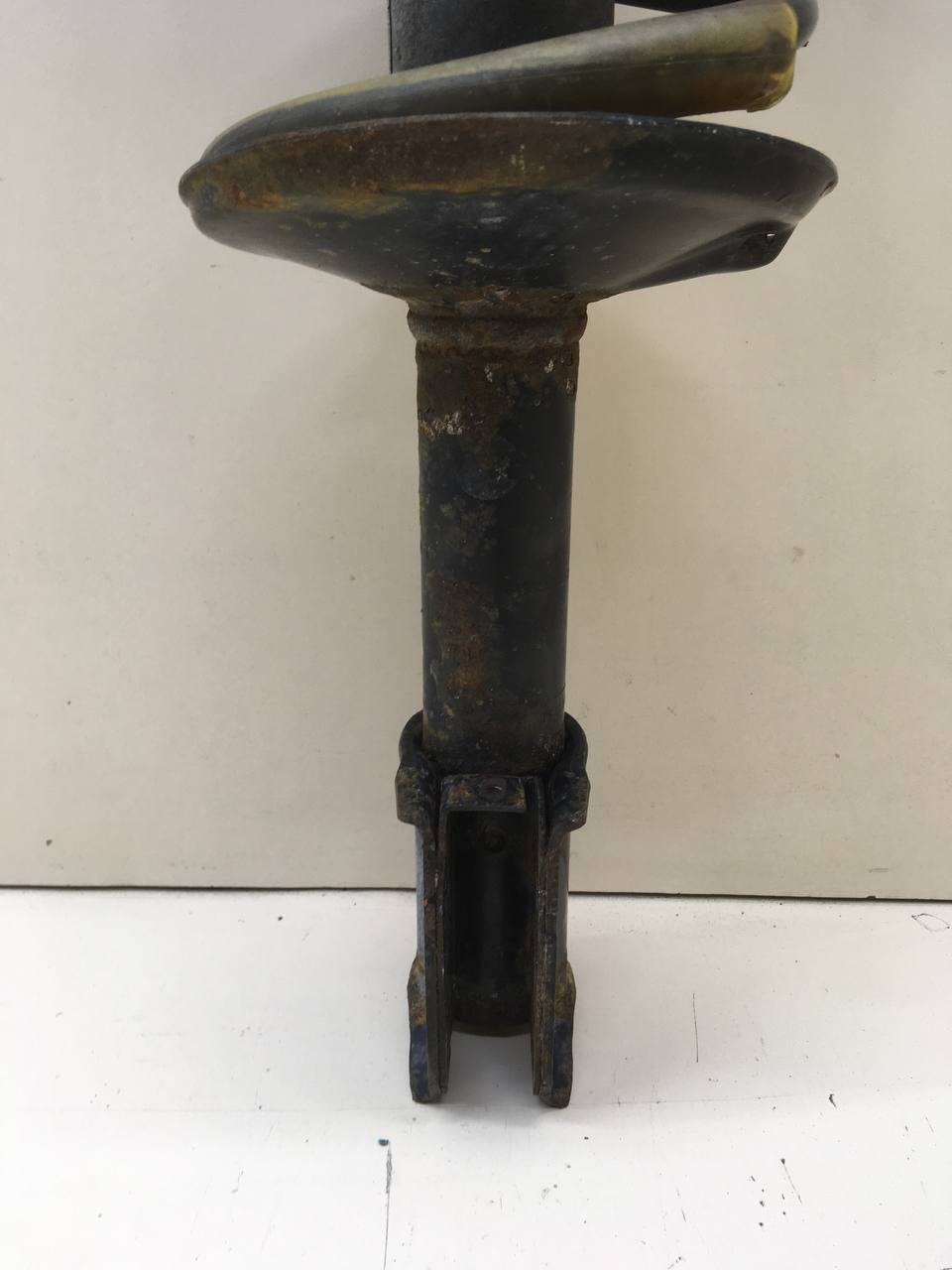 Амортизатор передний Nissan Almera 3 (G11, G15) 2012>