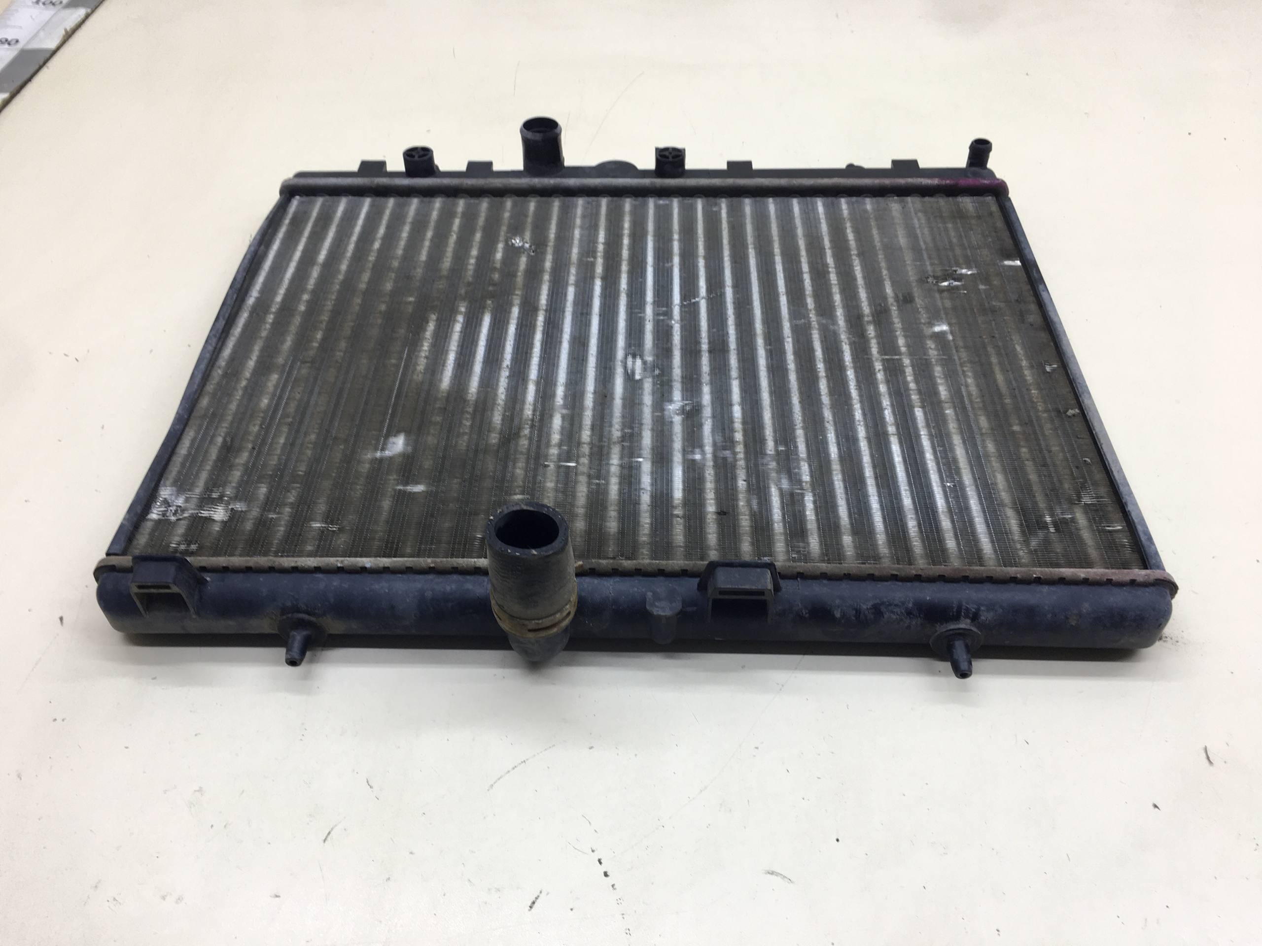 Радиатор охлаждения двигателя Peugeot 208 2012>