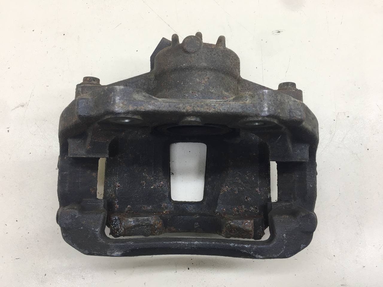 Суппорт передний левый Citroen C4 2005-2011