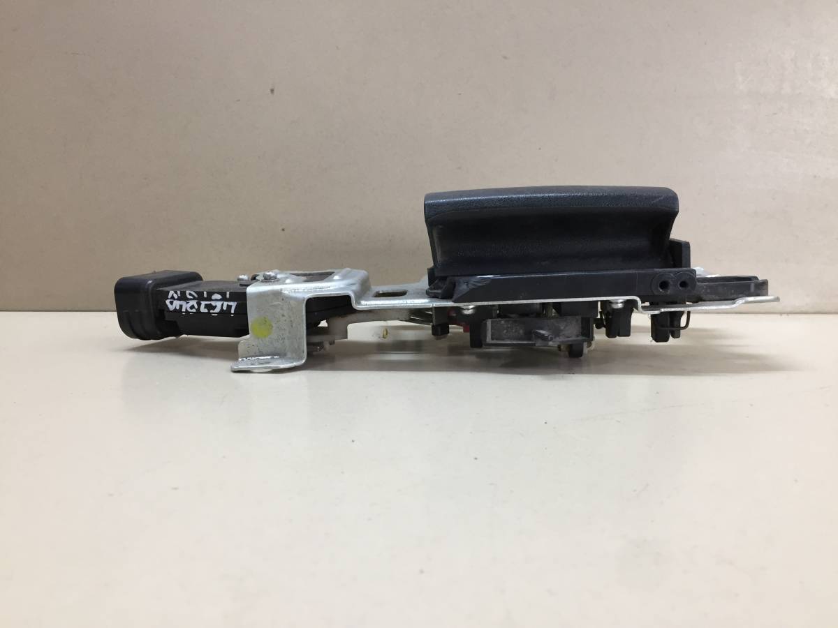 Замок двери задней левой Toyota Noah (R60) 2001-2007