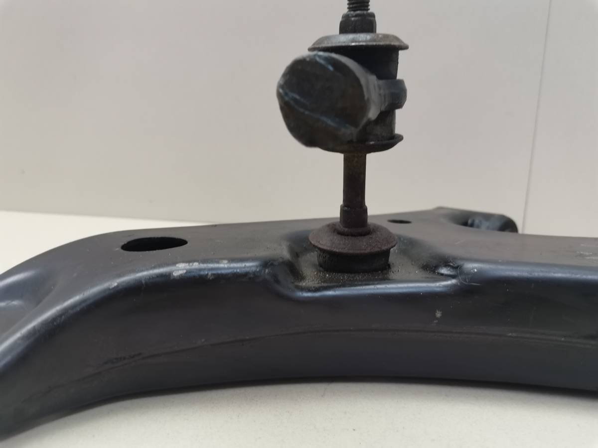 Рычаг передний нижний левый Toyota Caldina (T190) 1992-1995