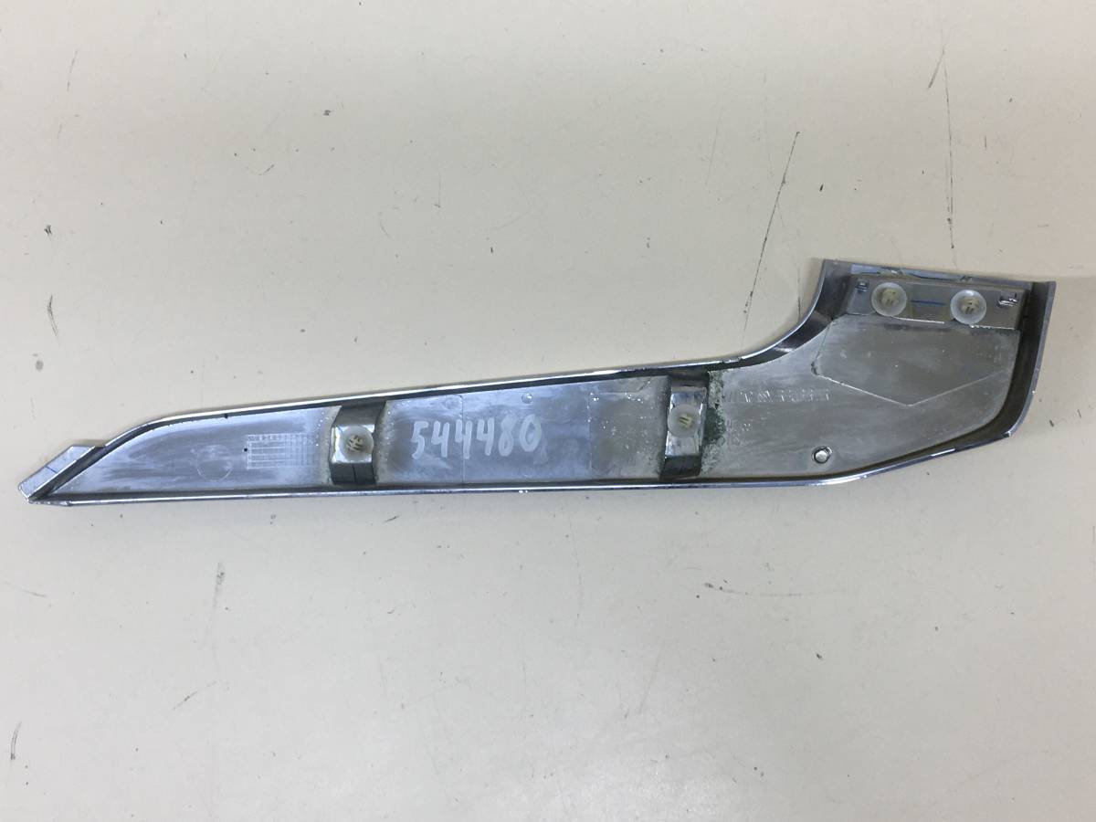 Молдинг переднего бампера левый Mitsubishi L200 5 (KK/KL) 2015>