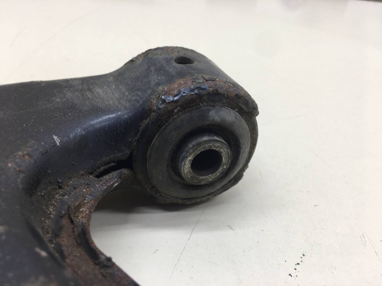 Рычаг передний левый Opel Astra H / Family 2004-2015